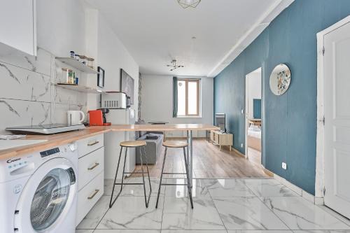 Château Émeraude, T2 hypercentre, Terrasse, Charme et détente