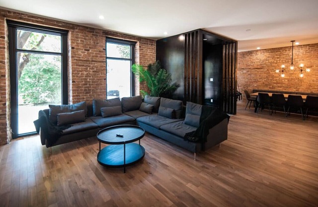 Château Deluxe/Vieux-Québec, Énorme Maison