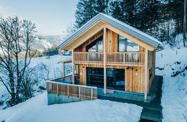 Chalet with sauna and whirlpool near ski resort