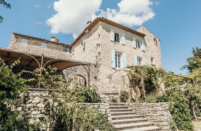 Charming 13th-Century Stone House with Infinity Pool in Provence 6 bedrooms AC