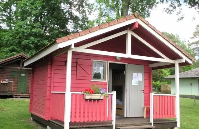 Chalet - 1 bedroom (without bathroom) sleeps 4