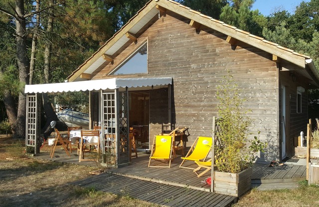 Chalet 1 to 5 persons garden and terrace with pergola in residential park