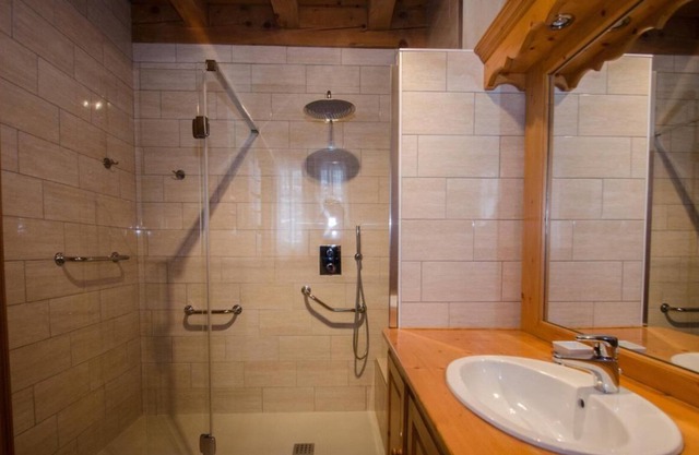 Chalet, 2nd floor, terrace, balcony, fireplace or stove, parking, tv, 210m², Chamonix