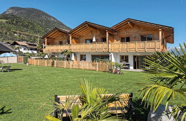 Chalet '3 65m²' with Mountain View, Shared Pool and Wi-Fi