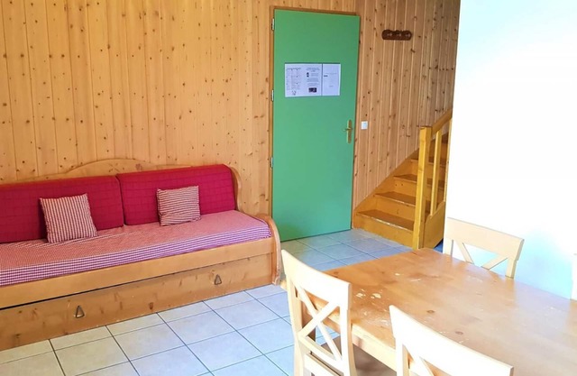 Chalet, 350m from ski slopes, view mountain, fitness, terrace, parking, tv, ski locker, 43m²