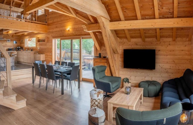 Chalet, 350m from ski slopes, view valley, balcony, tv, ski locker, 205m², Les Orres