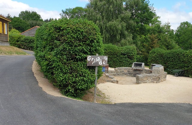 Chalet '6 Personnes Jasmin price Weekend' with Mountain View, Shared Pool and Wi-Fi