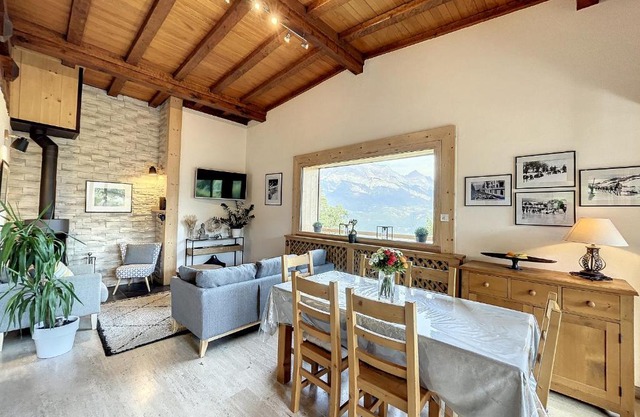 Chalet 8 couchages à Combloux, Hiver à la saison, Été à la semaine - FR-1-560-32