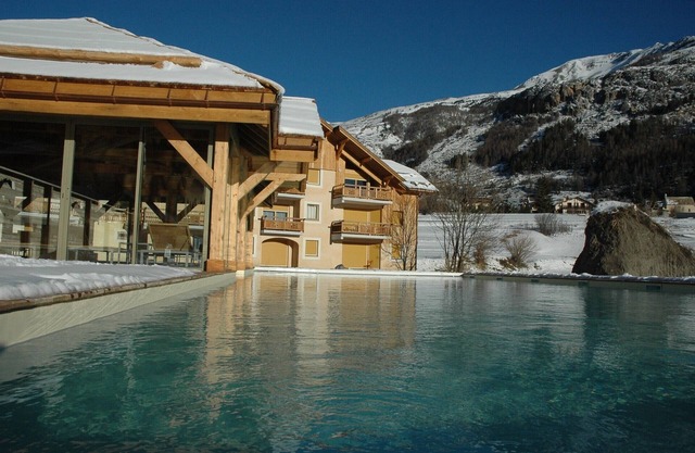 Chalet-Appart Standing 6 to 8p. At the foot of the slopes + Swimming pool Sauna Hammam in Serreche