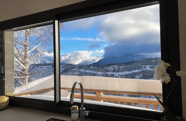 Chalet at 1600 m in an authentic village with ski access to Les Karellis at 150 m