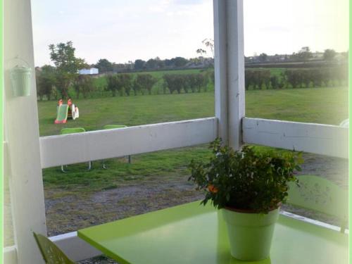 Chalet au bord de l'eau avec animaux acceptés - FR-1-489-361