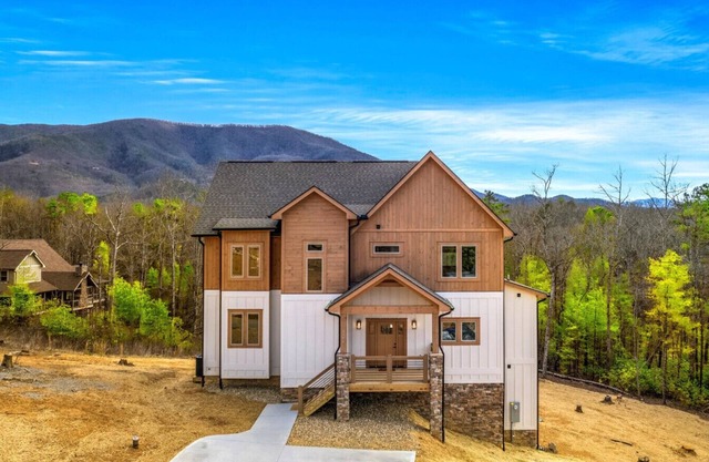 Chalet Bellemont: View, Heated Swim Spa, Game Room