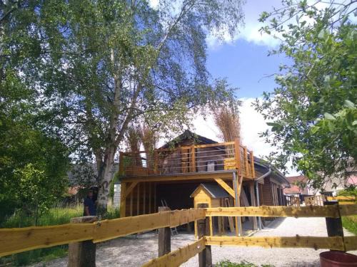 Chalet calme avec terrasse, proche activités nature - FR-1-510-121