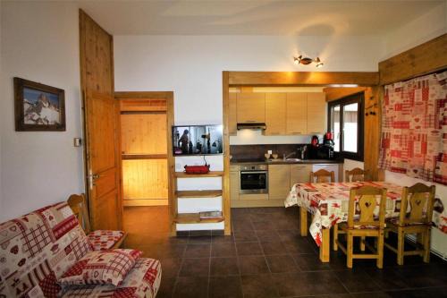 Chalet De La Tour - entièrement rénové et confortable MAE-3503