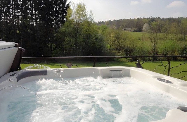 Chalet 'De Lucie et Lison' with Mountain View, Private Terrace and Wi-Fi