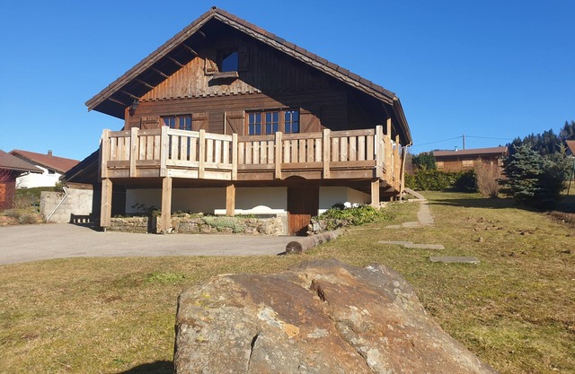 Chalet des boutons d'or in a quiet location 8km from Gérardmer