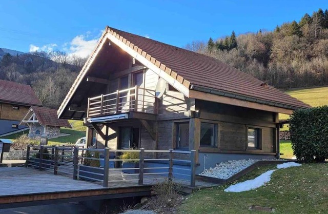 CHALET DUPLEX CHARMANT ENTRE LAC ET MONTAGNES
