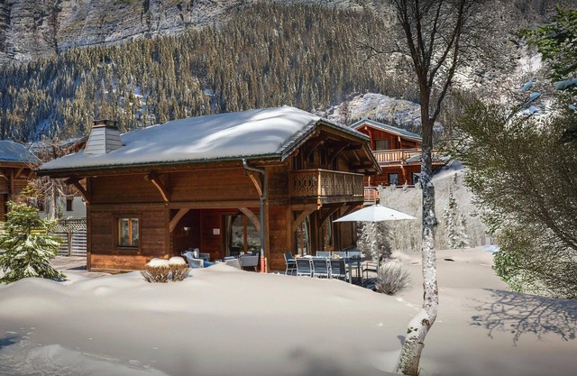 Chalet Evelyn - Ideal base with sauna and garden for 10 - OVO Network