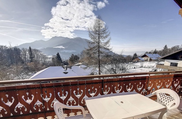 Chalet Flora, Mountains and Lake