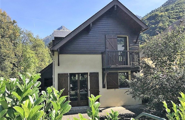 Chalet for 6 people in Cauterets with free parking space