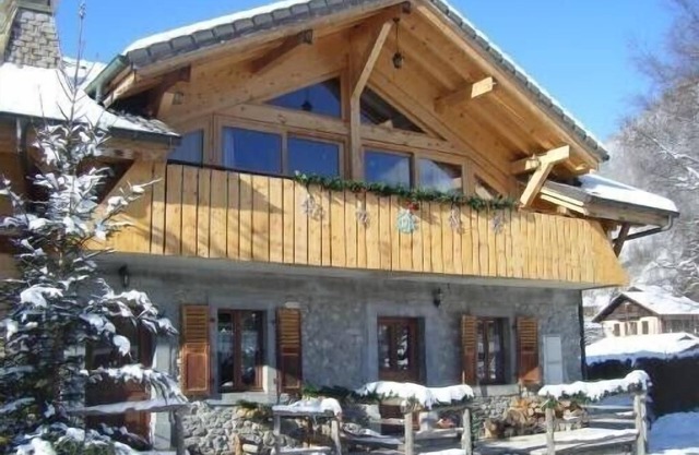 Chalet for rent 4-26 persons winter summer at heart of Portes du Soleil