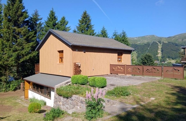 Chalet TIMYARI-Renovated -Cosy-Terrace-Parking-Sauna-Mountain view-Wi-fi