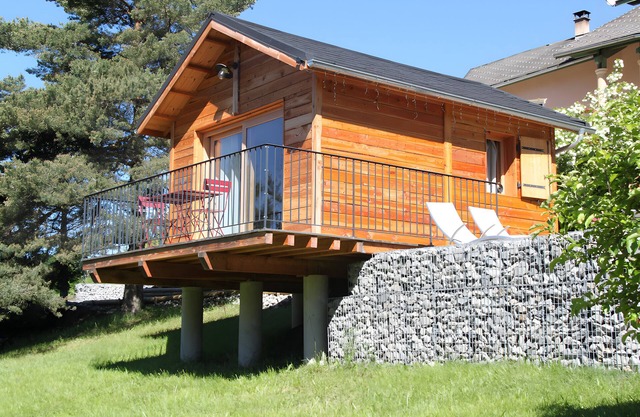Chalet 'Shangri-la' with Mountain View, Private Garden and Wi-Fi