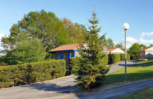 Chalet "Genet Pour 6 Prix Weekend" with Mountain View, Shared Pool & Wi-Fi