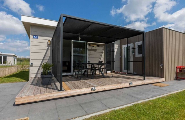 Chalet in Zeeland near Stelleplas Pond