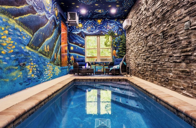 CHALET~ indoor private POOL~Arcades~PIZZA oven~ESPRESSO~2 Kings~nSauna~Pkwy2mins