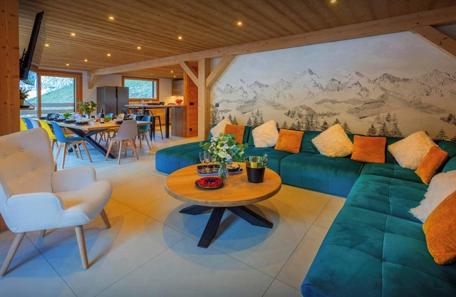 Chalet Julero - stylish stay for 12 with hot tub and sauna - OVO Network
