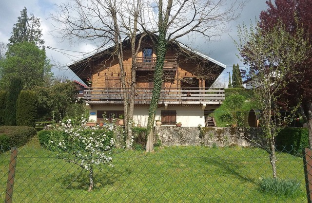Chalet "Jura" with Private Garden, Balcony & Wi-Fi
