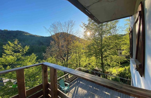Chalet Le Cocon du Val - house among the trees