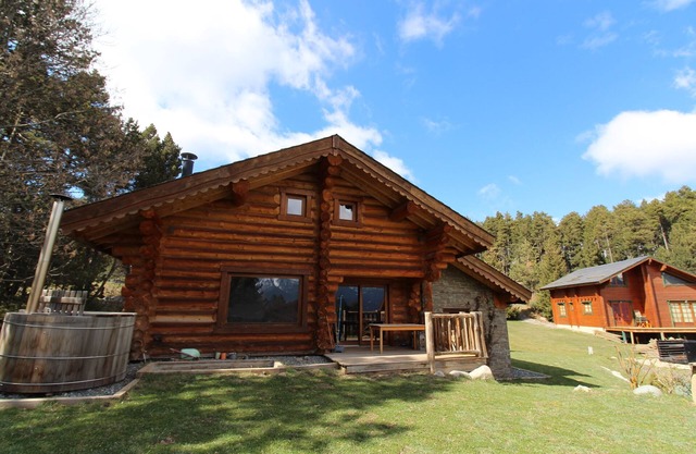 Chalet Le Ticou with magnificent garden