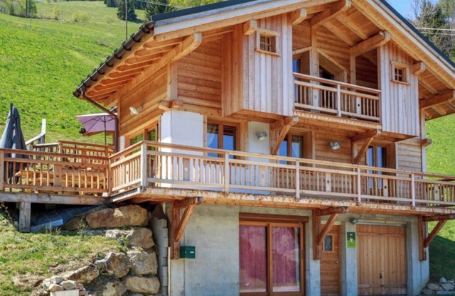 Chalet 'Les Tarines 1' with Mountain View, Private Terrace and Wi-Fi