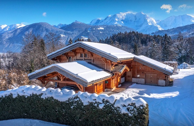 Chalet Les Vosnes - Mont Blanc holiday for 14, spa & views - OVO Network
