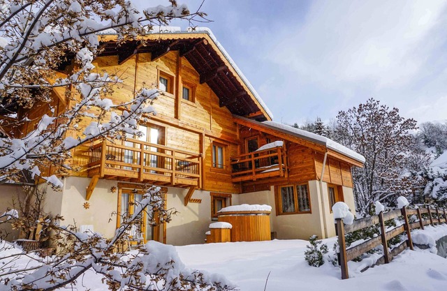 Chalet Mélèzor, sleeps 15, Serre Chevalier 1350