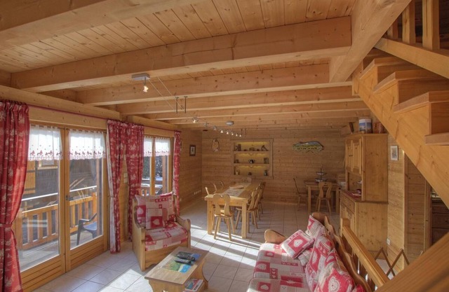 Chalet 'Makaau - Praz De Lys' with Mountain View, Private Terrace and Wi-Fi