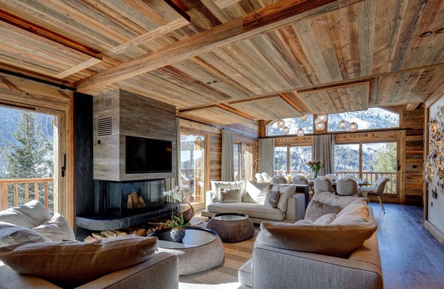 Chalet Menor - A Luxurious Chalet with Swimming Pool, Jacuzzi & Sauna in Meribel