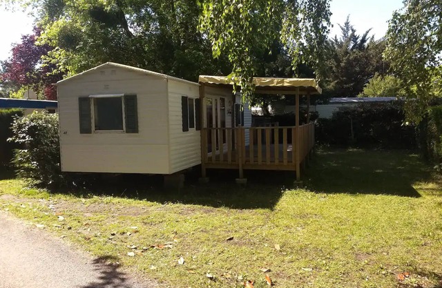 Chalet "Mobil-Home Climatisé, Calme, Arboré" with Pool, Private Terrace & A/C