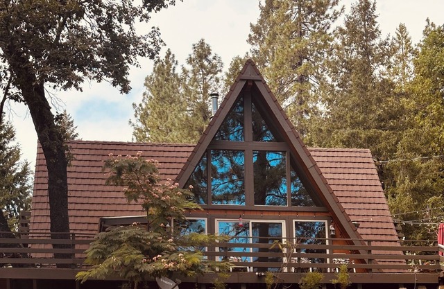 Chalet Near Apple Hill, Sly Park Jenkinson Lake, Winetasting, Neighborhood Pool