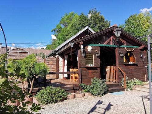 Chalet Nina: Havre de paix en bord de rivière avec climatisation - FR-1-589-794