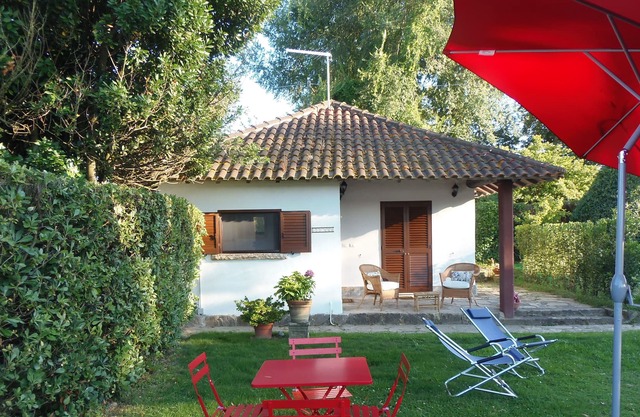 Chalet on river with garden in Tuscany, nature close to the city!