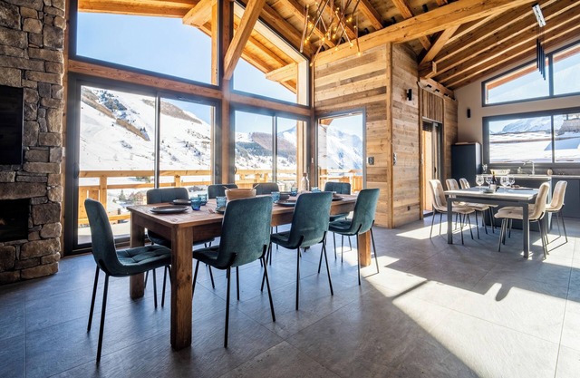 CHALET PANORAMIK SLEEPS 14 WITH EXCEPTIONAL VIEW