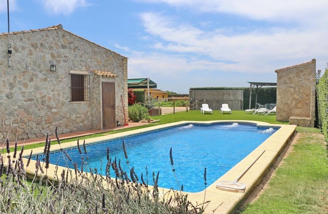 Chalet Piedra with private pool
