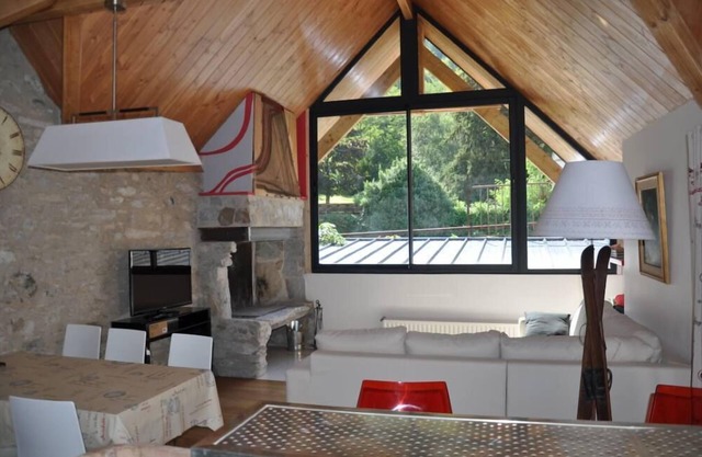 Chalet renovated by an architect in the center