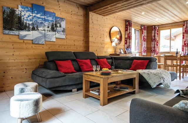 Chalet 'Snow Pearl' with Mountain View, Balcony and Wi-Fi