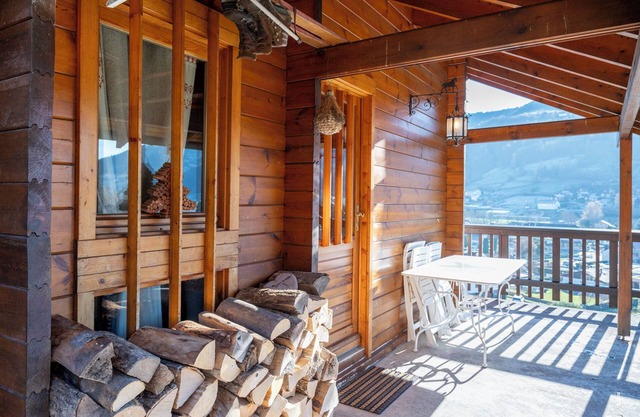 Chalet South Terrace with Mountain View *Fireplace *Parking *Pets