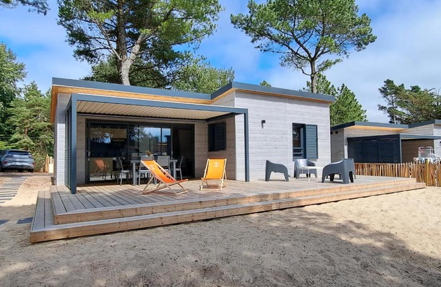 Chalet standing, 6 couchages, piscine chauffée, terrasse privée, proche plage et commerces - FR-1-361-520