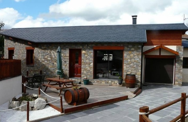Chalet very cozy stone - interior tt wood- 8 pers Wifi on 500m ²
